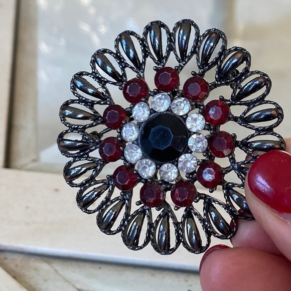 Vintage Pin red, clear, and black crystals brooch.    Pretty on a coat! - Picture 4 of 4